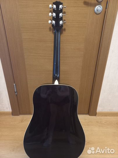 Акустическая гитара