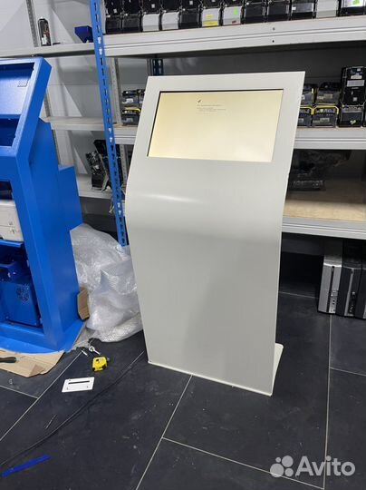 Информационный киоск 22 сенсорный терминал