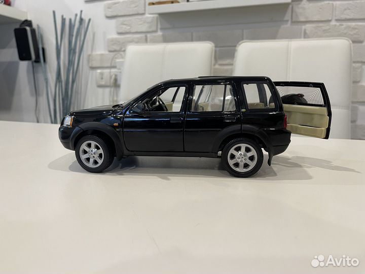 Land rover freelander 1:18 Ertl