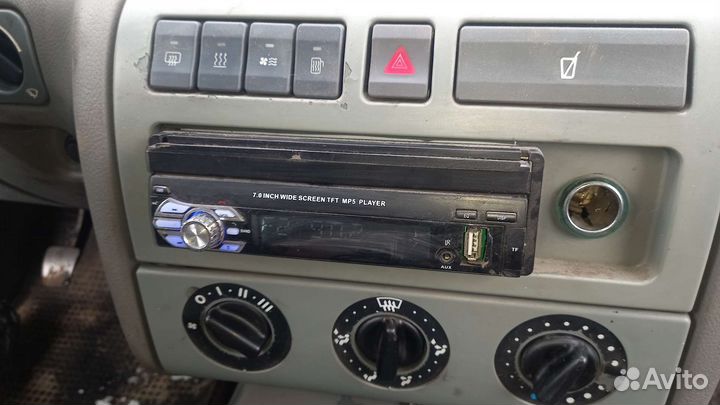 Автомагнитола с выдвижным экраном