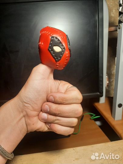 Брелок из кожи Дэдпул