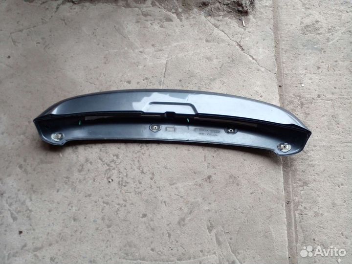 Спойлер Toyota Land Cruiser 200 2011г