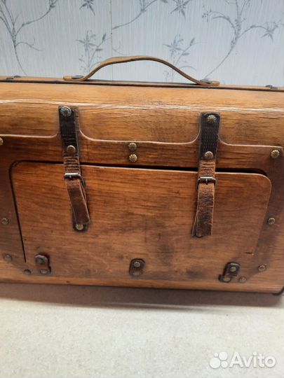 Старинный чемодан саквояж