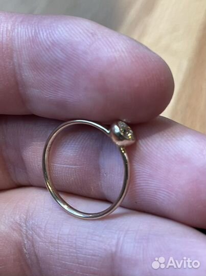Золотое кольцо с бриллиантом муассанит