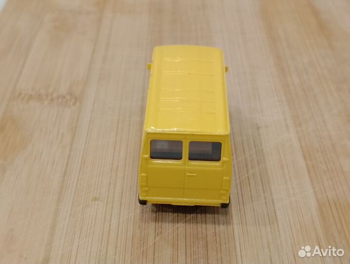 Mercedes-Benz T1 (1977-1995), жёлтый