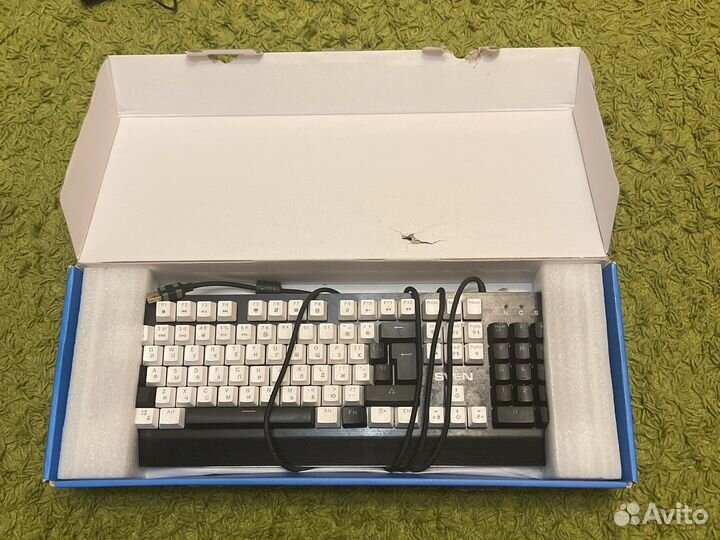 Механическая клавиатура на красных свичах