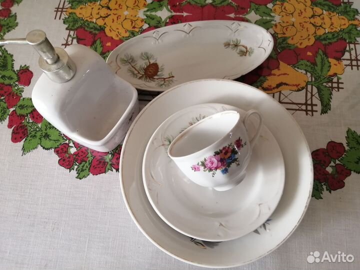 Набор столовой посуды бу отдам бесплатно