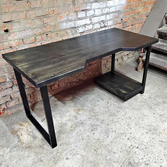 Компьютерный стол / игровой стол