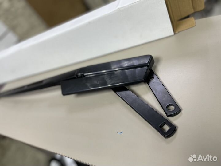 Поводок дворника правый Ауди Ку7 Q7