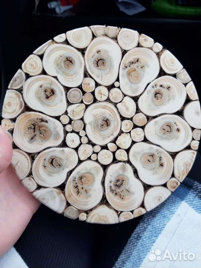 Подставка под горячее из можевельника