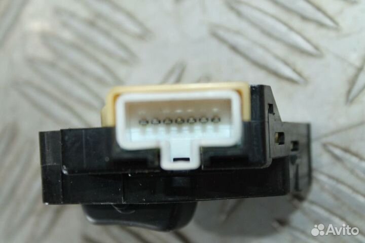 Кнопка регулировки ремня Toyota Celsior 20 UCF20