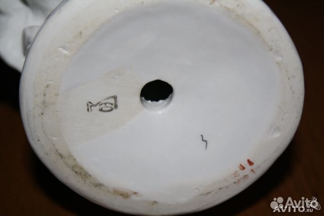 Фарфоровая статуэтка 