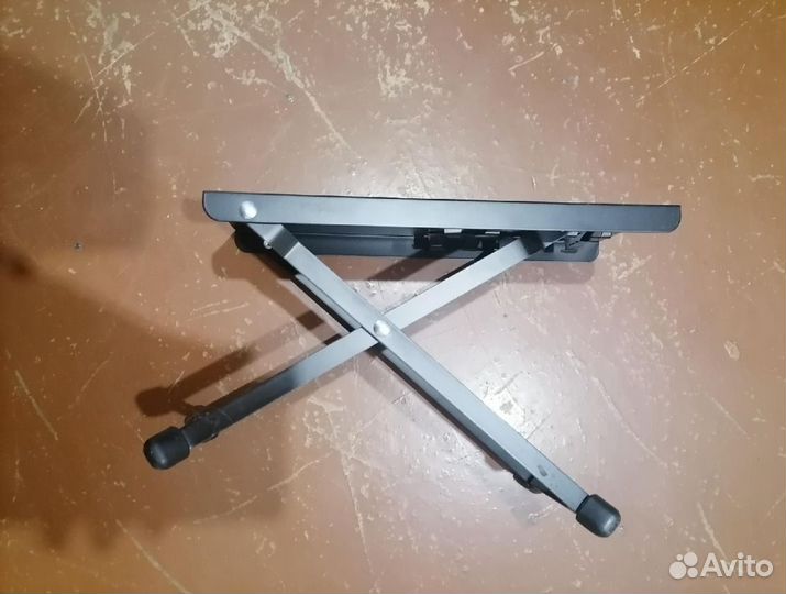 Подставка под ногу гитариста