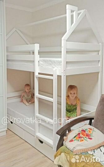 Двухъярусная кровать домик