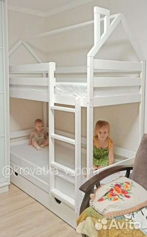 Двухъярусная кровать домик