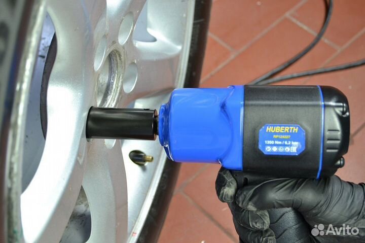 Гайковерт пневматический ударный Huberth 1350 Нм