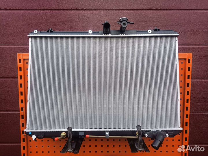 Радиатор охлаждения Toyota Highlander