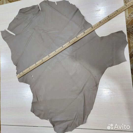 Целая шкура тонкой натуральной кожи тауп 43 кв.дм