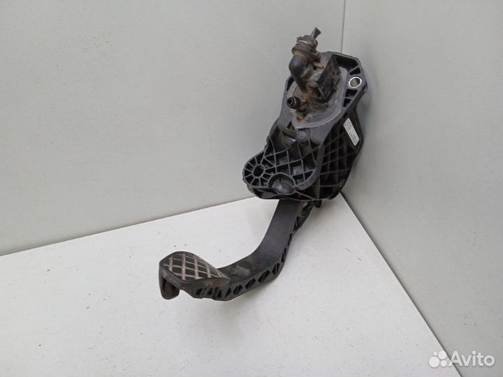 Педаль сцепления Skoda Yeti 5L 1.2 2011