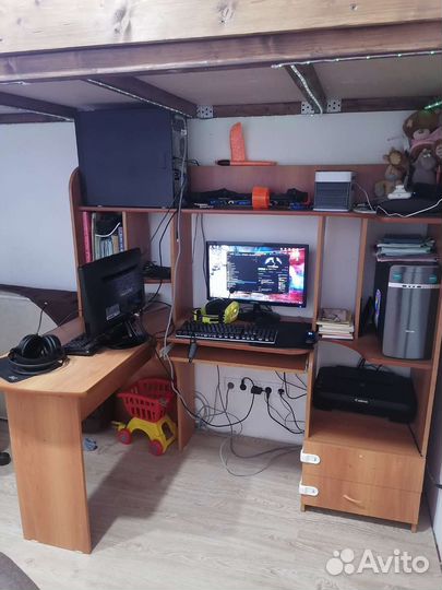 Компьютерный стол