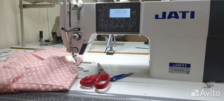 Швея, портной в ателье