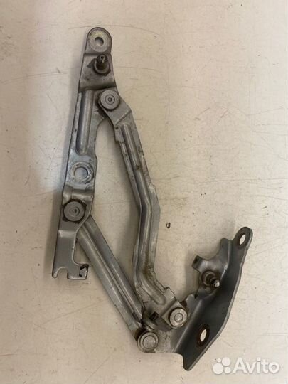 Петля крышки багажника левая Mazda 6 седан GG 2.0