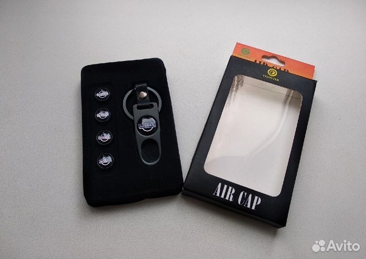 Колпачки на ниппели с брелоком Nissan