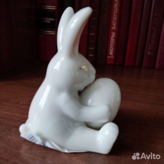 Фарфоровая статуэтка пасхальный кролик (заяц)