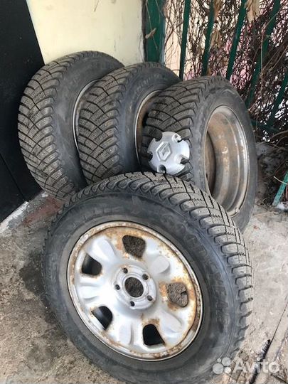 Goodyear UltraGrip 215/65 R16