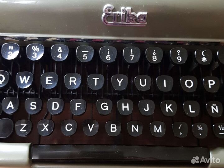 Печатная машинка Erika. Латиница