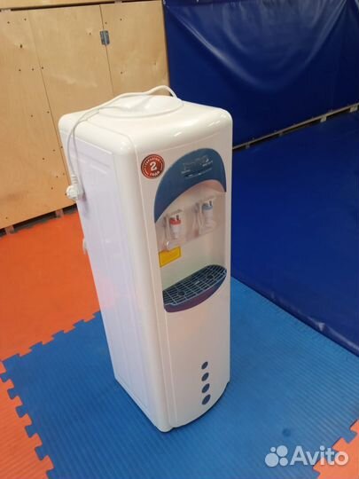 Кулер для воды напольный