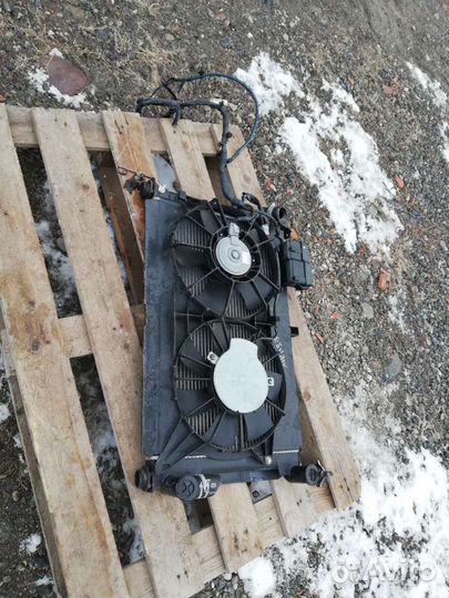 Радиатор охлаждения двс Toyota avensis