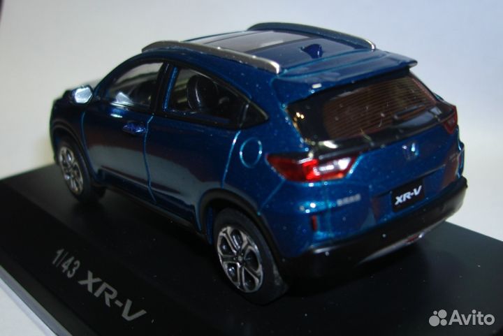 1 43 Honda XR-V 2015