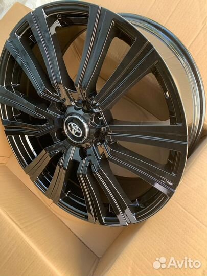 Диски на Тойота Ланд Крузер 200 r22 5/150
