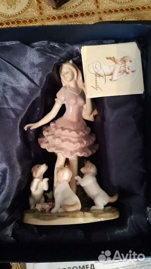 Девочка с собачками