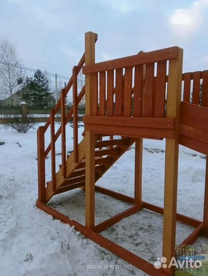 Детская площадка с заливной горкой