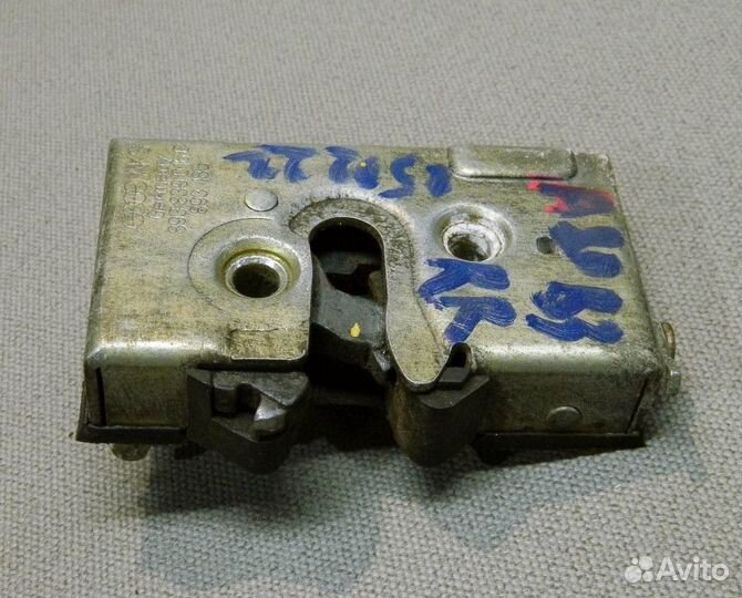 Замок двери задней правой Audi 80 B3