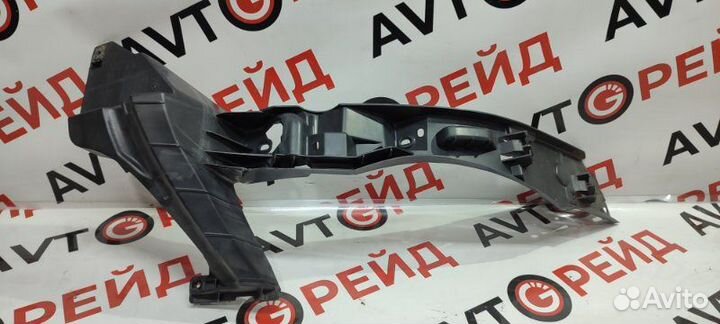 Крепление бампера переднее правое Volkswagen