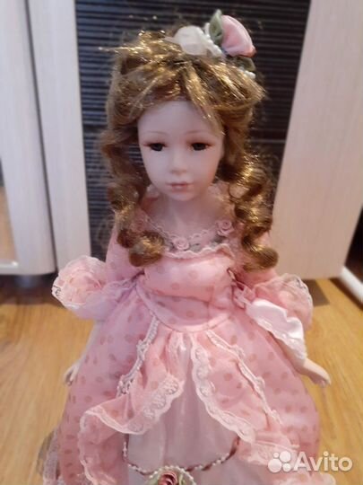 Кукла фарфоровая 40 см