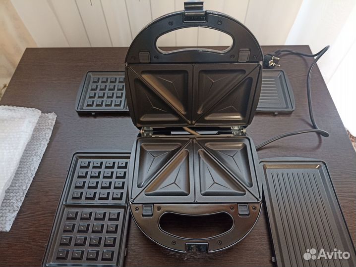 Сэндвичница BBK ES028/BL