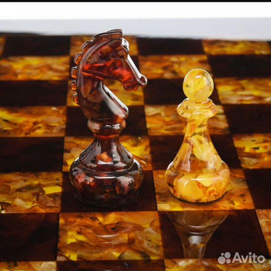Янтарные шахматы ручной работы