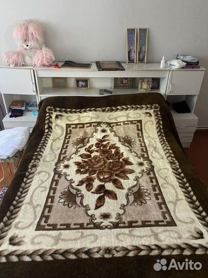 Туалетный столик с зеркалом