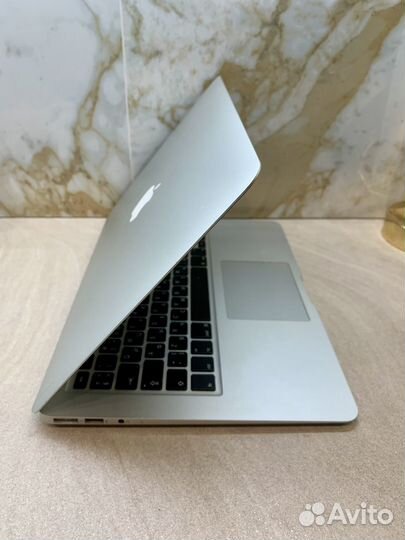 Apple Macbook Air 13 240Gb (2 цикла заряда)