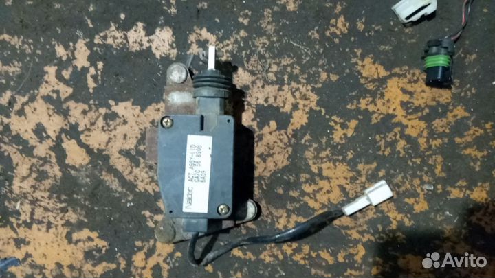 Активатор замка багажника Mazda 626 GE