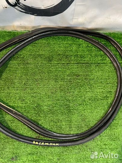 Уплотнитель двери багажника Mitsubishi Outlander