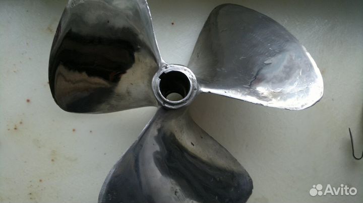 Катер Волга.гребной винт