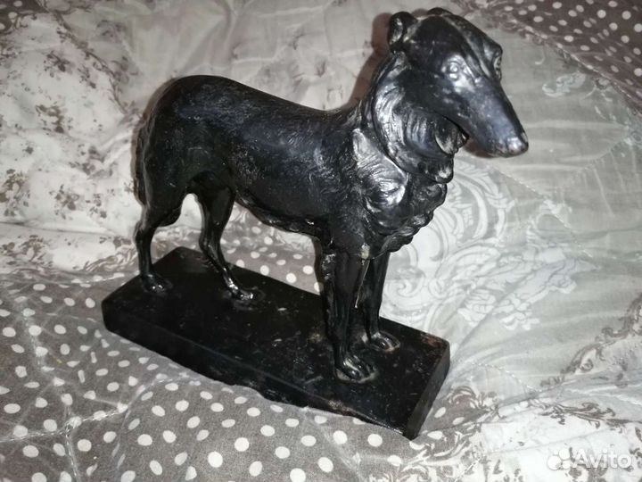 Статуэтка собака