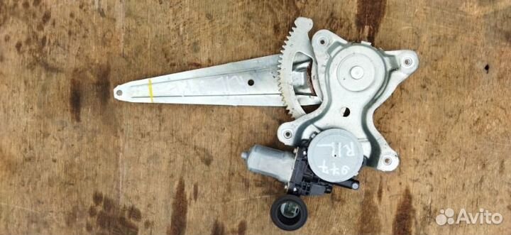 Стеклоподъемник задний левый Toyota Land Cruiser