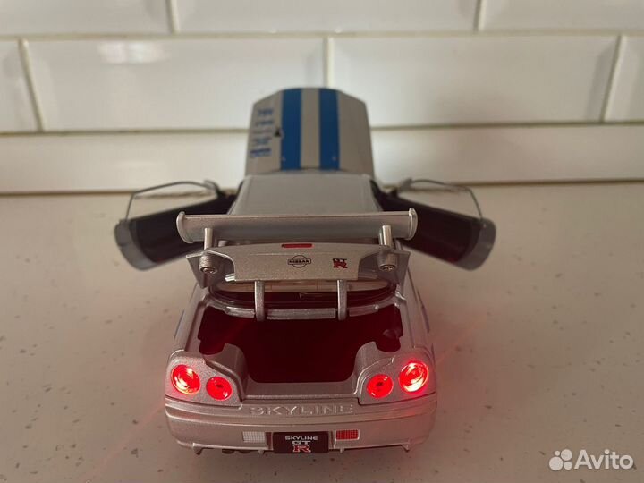 Коллекционная машинка Nissan Skyline R34 1:24