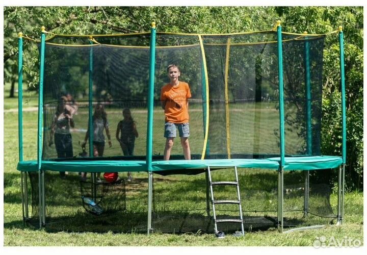 Батут с защитной сеткой